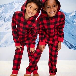 Gap Kids Buffalo Plaid Red and Black Zip-Up Pajamas with Hood - Size 8